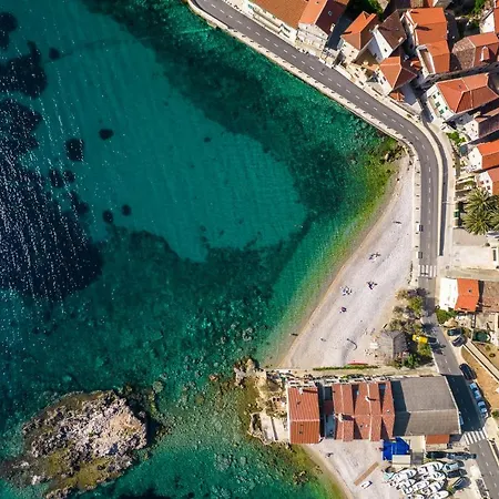 Oasis Waterfront Komiža